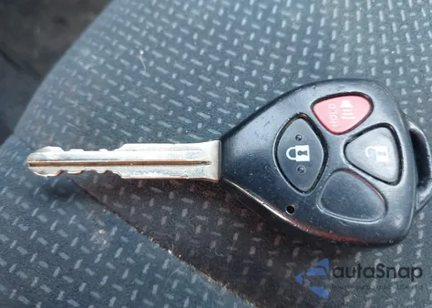 2010 Toyota Yaris z USA, uszkodzony, nr VIN JTDBT4K37A1365656